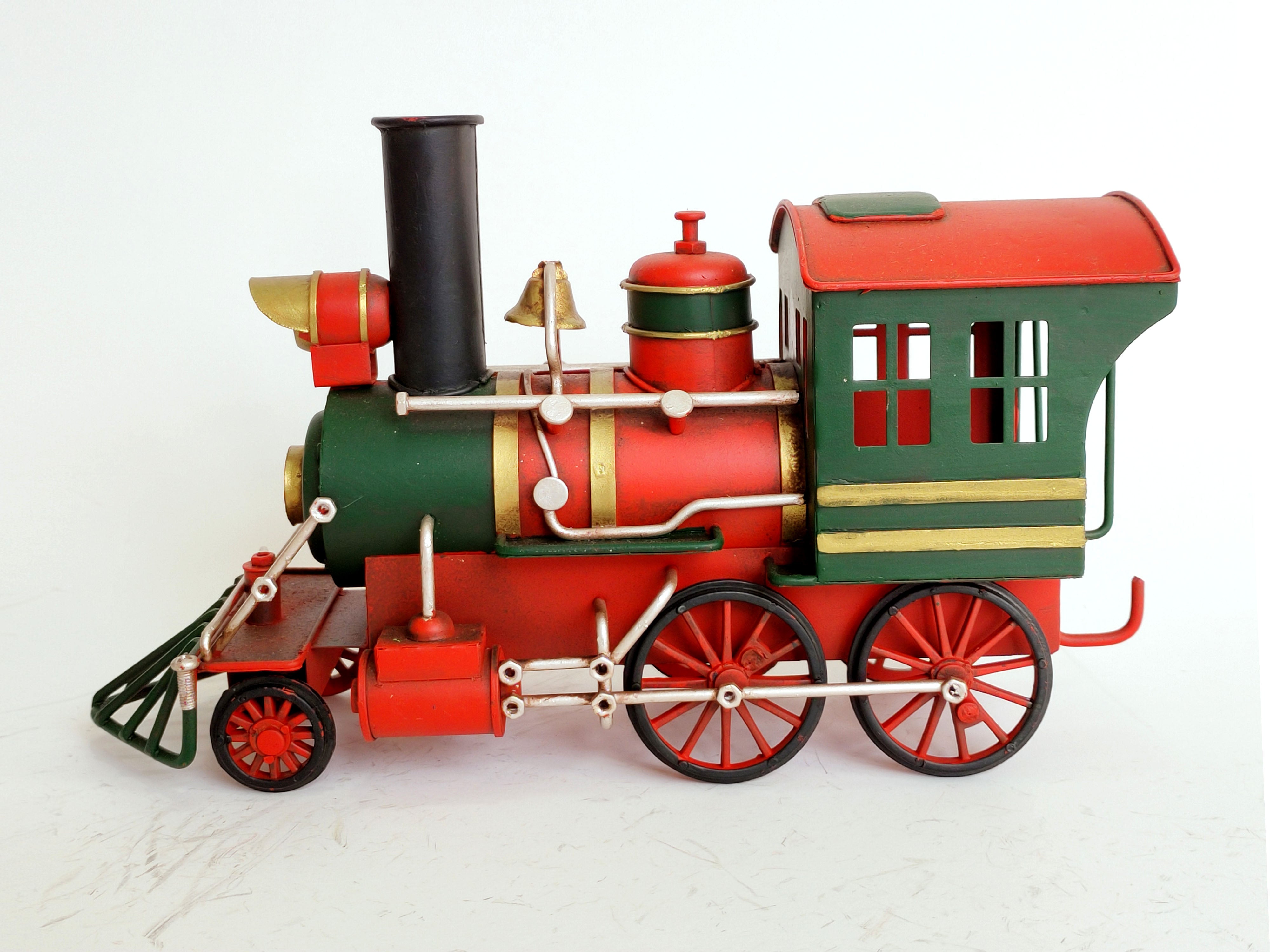 Handmade Classic Christmas Train set– Red Metal & Plastic Decoration