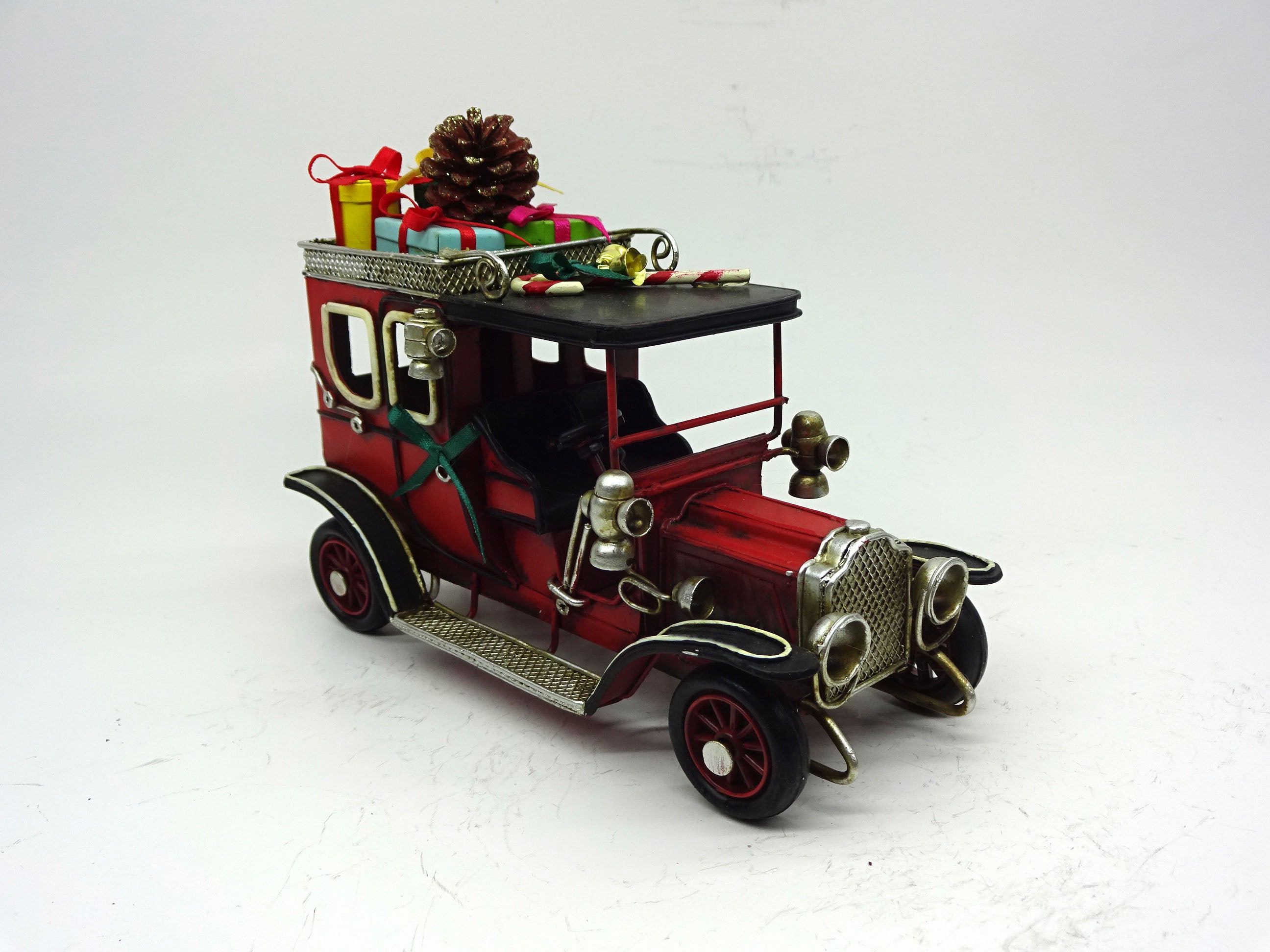 Vintage Metal Classic Car Christmas Decoration Red & Black