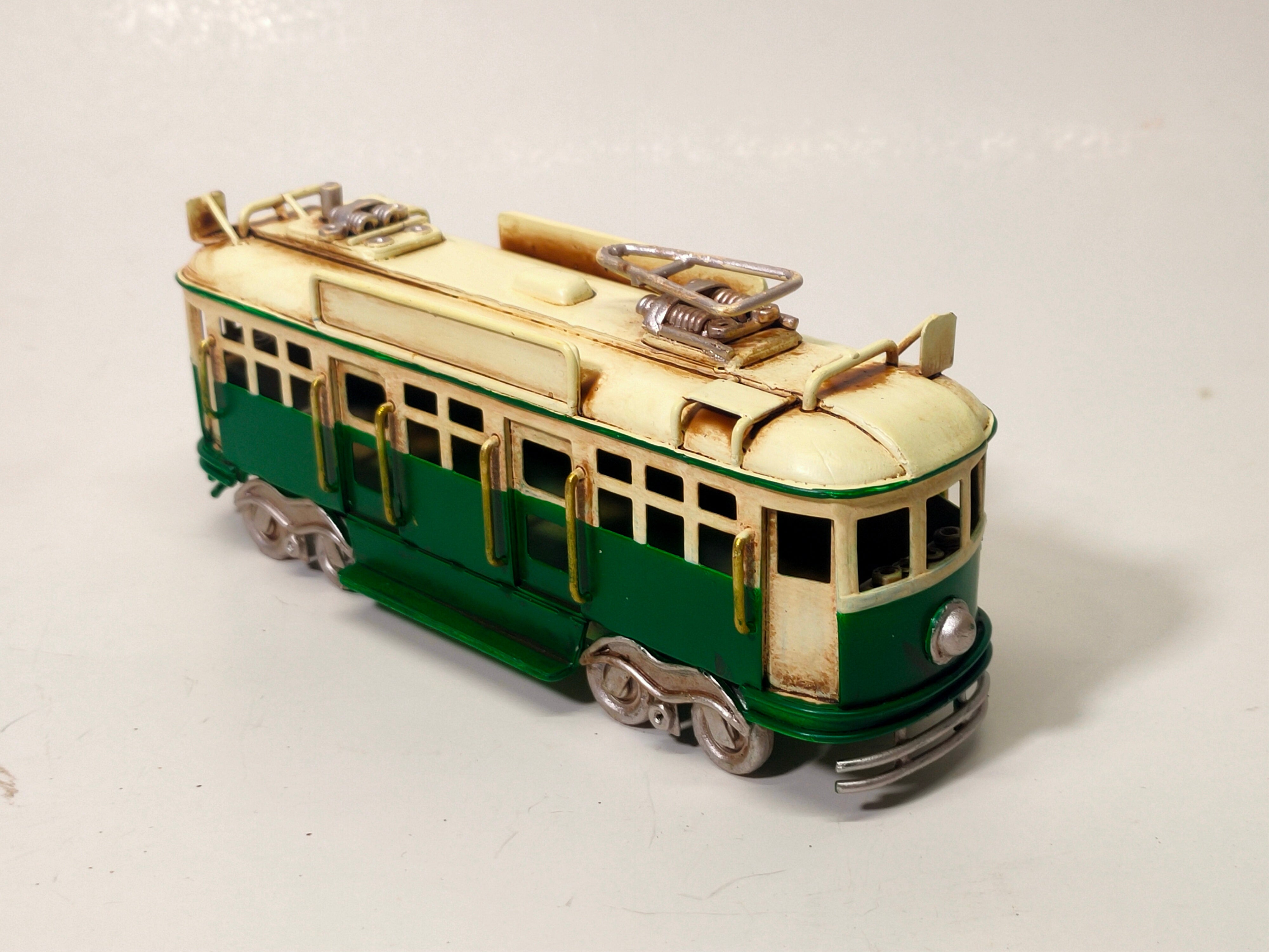 Vintage Replica Melbourne City Tram (Green & Burgundy)